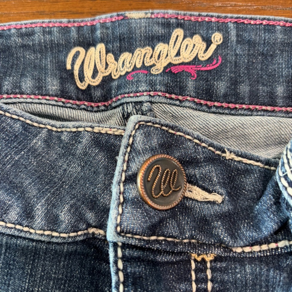Wrangler Women's Blue Denim Stretch Jean Shorts 7/8 - Picture 5 of 10